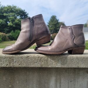 Frye Carson Piping Ankle Booties in Grey Size 7